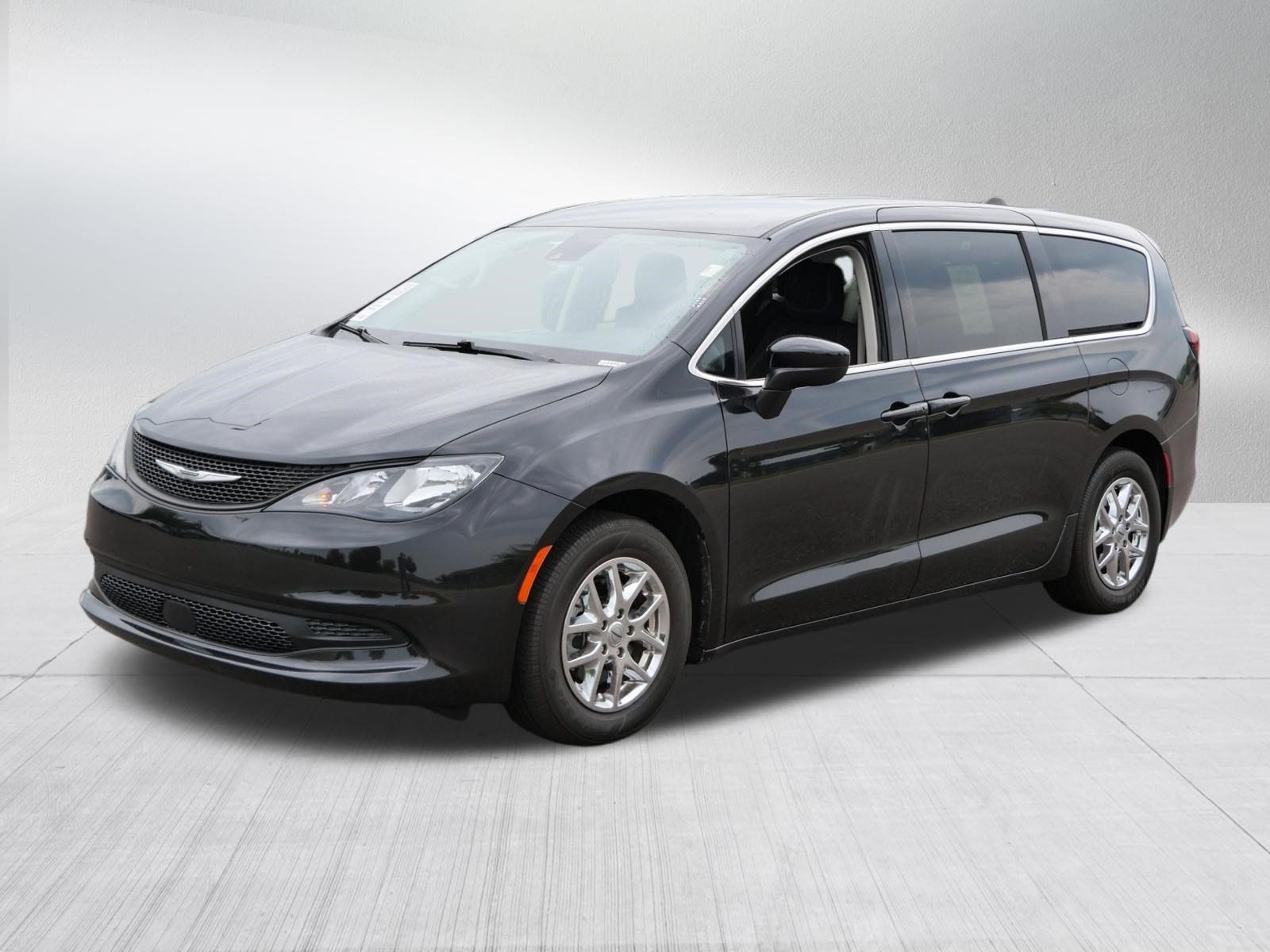 Used 2024 Chrysler Voyager LX FWD image 3