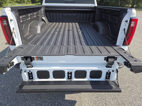 New 2026 GMC Sierra 2500 SLT w/ SLT Premium Package AWD/4WD image 21