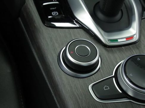 Used 2022 Alfa Romeo Giulia Ti image 23