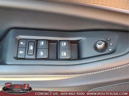 Used 2023 Jeep Grand Cherokee Altitude AWD/4WD image 23