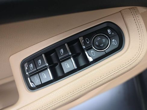 Used 2020 Porsche Macan AWD/4WD image 10