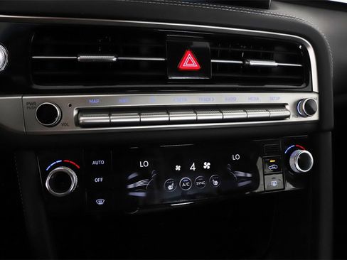 Used 2025 Genesis G70 2.5T image 58