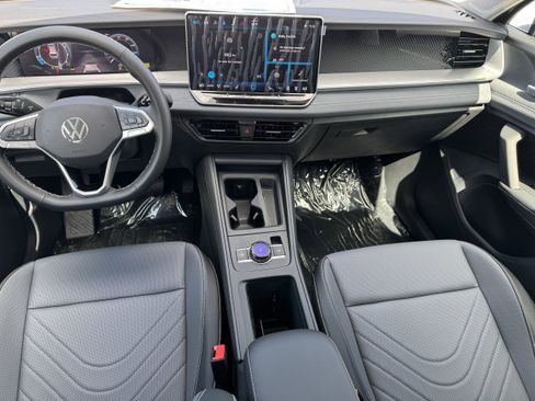New 2025 Volkswagen Tiguan SE image 14