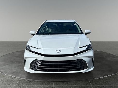 Used 2026 Toyota Camry XLE AWD/4WD image 3