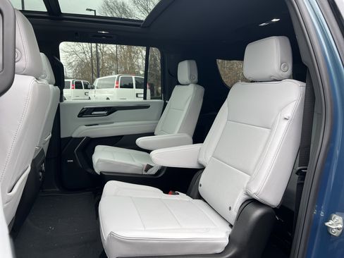 New 2026 Chevrolet Suburban Premier w/ Sun And Tow Package AWD/4WD image 35