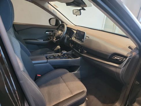 Used 2022 Nissan Rogue SV image 16