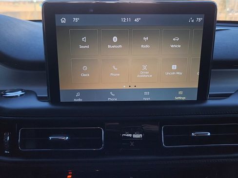 Used 2024 Lincoln Aviator AWD w/ Premium Package image 14