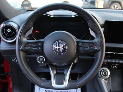 Used 2024 Alfa Romeo Tonale Veloce w/ Premium Interior Package AWD/4WD image 15