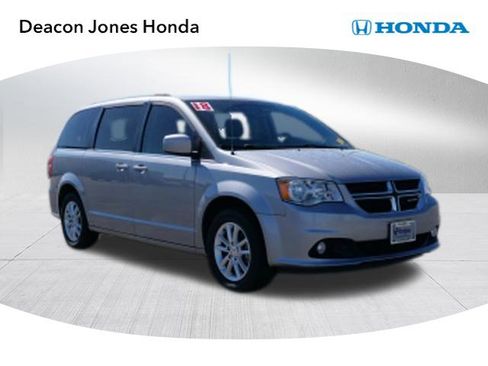 Used 2018 Dodge Grand Caravan SXT image 1