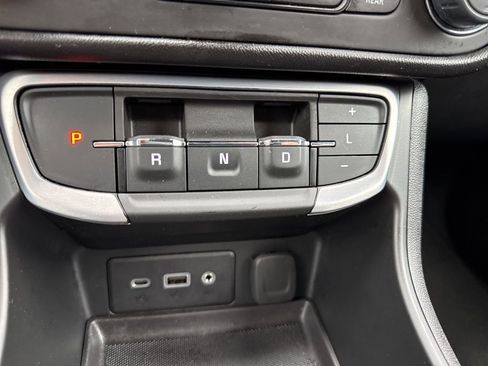 Used 2022 GMC Terrain SLE w/ Driver Convenience Package image 17