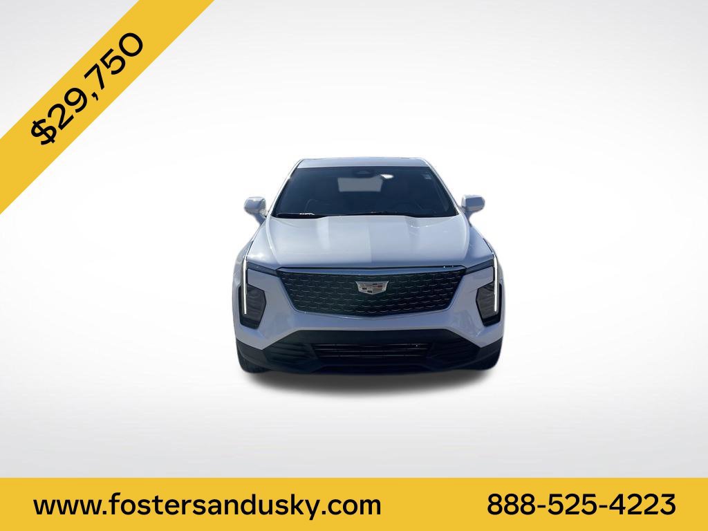 Used 2024 Cadillac XT4 Luxury w/ Cold Weather Package FWD image 8