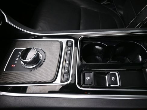 Used 2019 Jaguar XE S image 23