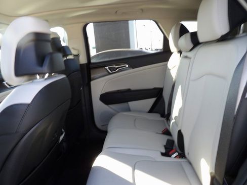 Used 2025 Kia Sportage EX w/ Premium Package FWD image 13