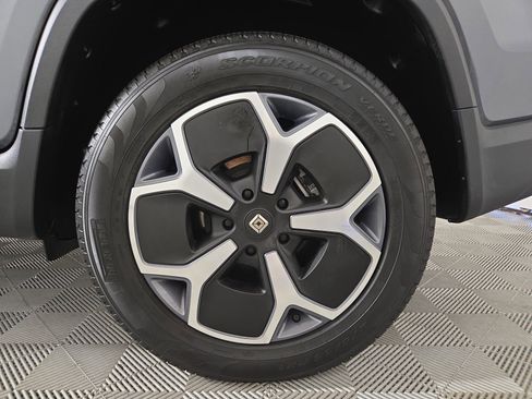 Used 2024 Rivian R1T Adventure image 10