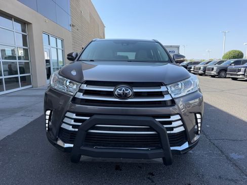 Used 2018 Toyota Highlander XLE FWD image 23