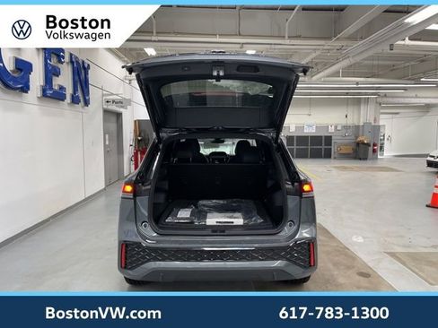 New 2026 Volkswagen Tiguan SE R-Line image 9