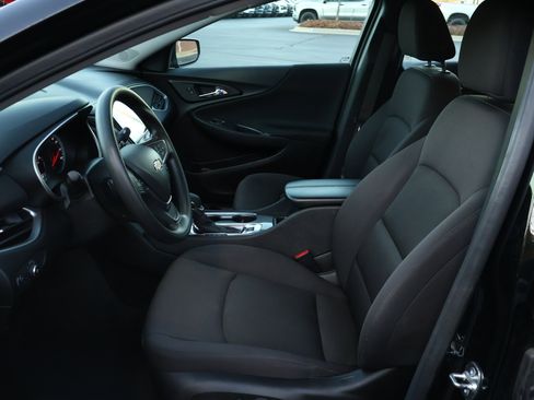 Used 2025 Chevrolet Malibu LT image 10