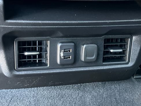 Used 2021 Chevrolet Silverado 1500 LT image 15