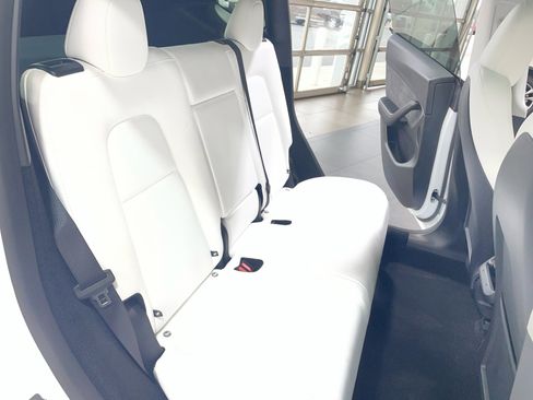 Used 2025 Tesla Model Y Performance image 17