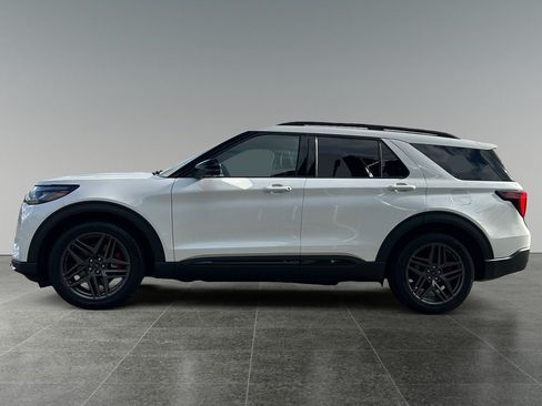 Used 2025 Ford Explorer ST AWD/4WD image 4