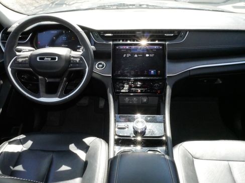 Used 2023 Jeep Grand Cherokee L Limited w/ Black Appearance Package AWD/4WD image 10