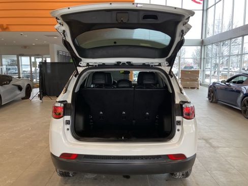 Used 2022 Jeep Compass Latitude image 25