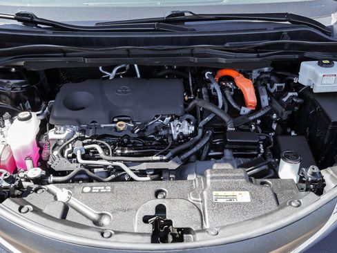 Used 2023 Toyota Sienna LE AWD/4WD image 15