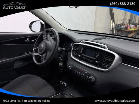 Used 2017 Kia Sorento LX image 10