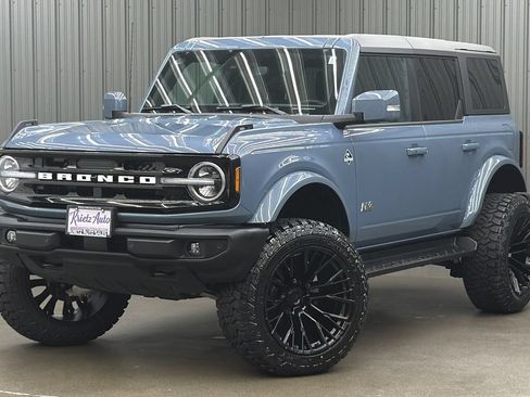Used 2025 Ford Bronco Outer Banks AWD/4WD image 1