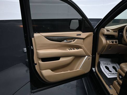 Used 2019 Cadillac Escalade Platinum AWD/4WD image 10