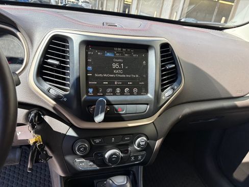 Used 2014 Jeep Cherokee Trailhawk w/ Leather Interior Group AWD/4WD image 22