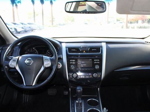 Used 2014 Nissan Altima 2.5 SL w/ Moonroof Package image 11