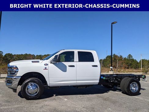 New 2026 RAM 3500 Tradesman w/ Chrome Appearance Group A RWD image 4