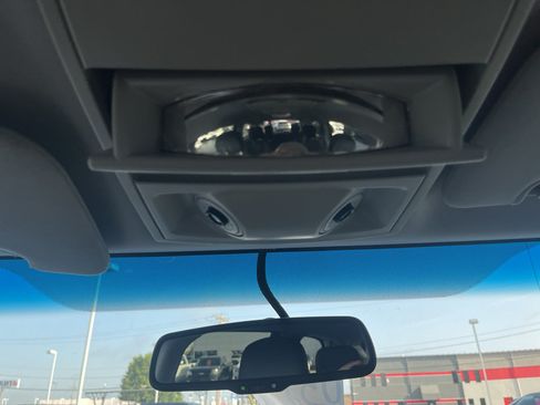 Used 2016 Chrysler Town & Country Touring FWD image 27