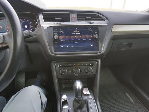 Used 2019 Volkswagen Tiguan SEL FWD image 8