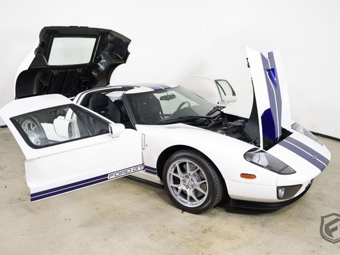 Used 2005 Ford GT image 14