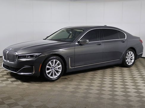 Used 2021 BMW 740i xDrive w/ Premium Package image 13