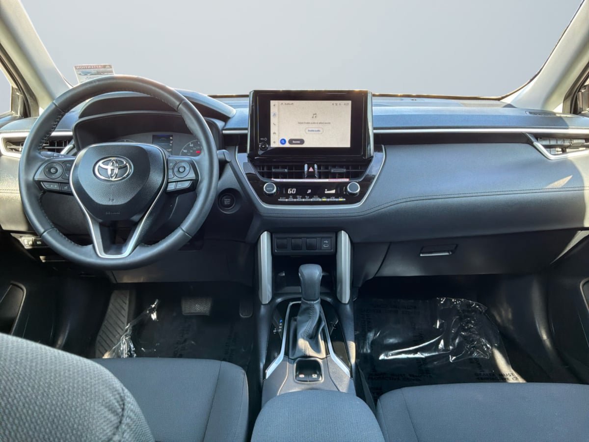 Used 2025 Toyota Corolla Cross LE FWD image 7