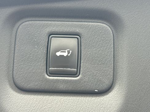 Used 2015 Nissan Pathfinder SL FWD image 12