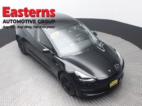 Used 2023 Tesla Model 3 Standard Range image 3