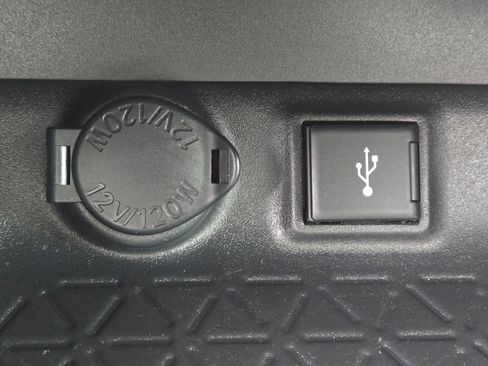 Used 2022 Toyota RAV4 XLE w/ Convenience Package AWD/4WD image 18