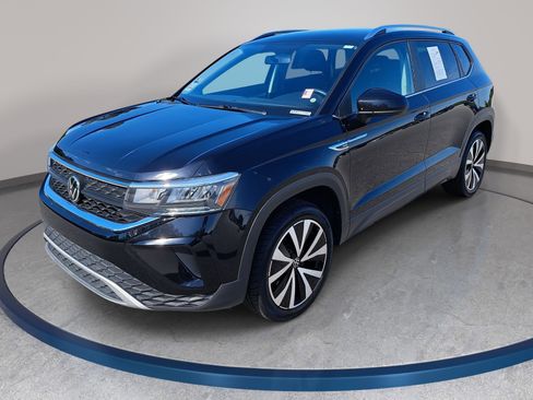 Used 2022 Volkswagen Taos SE FWD image 1