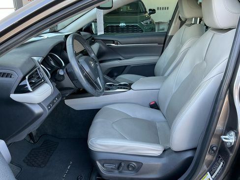 Used 2022 Toyota Camry XLE FWD image 14