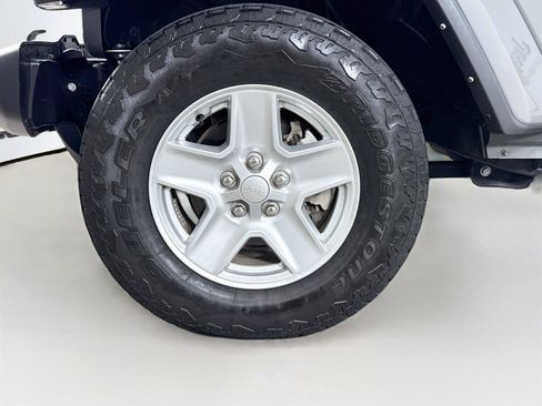 Used 2022 Jeep Gladiator Sport AWD/4WD image 25