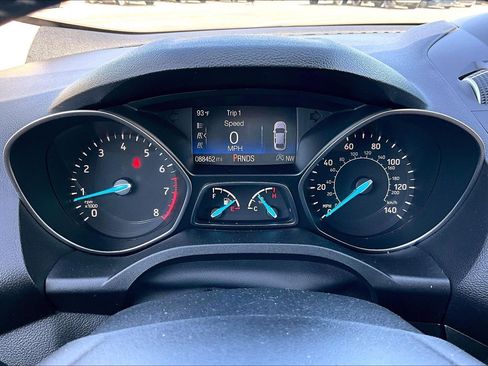 Used 2017 Ford Escape Titanium image 19