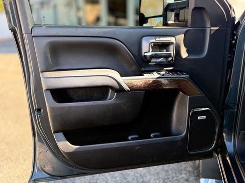 Used 2017 GMC Sierra 3500 Denali w/ Duramax Plus Package image 17