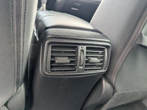 Used 2021 Nissan Rogue Sport S image 28