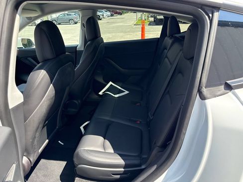 Used 2022 Tesla Model Y Long Range AWD/4WD image 10