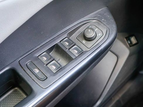 Used 2024 Volkswagen Taos SE FWD image 16
