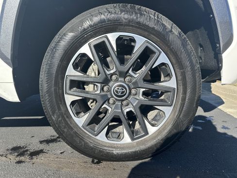 Used 2023 Toyota Tundra Limited image 24